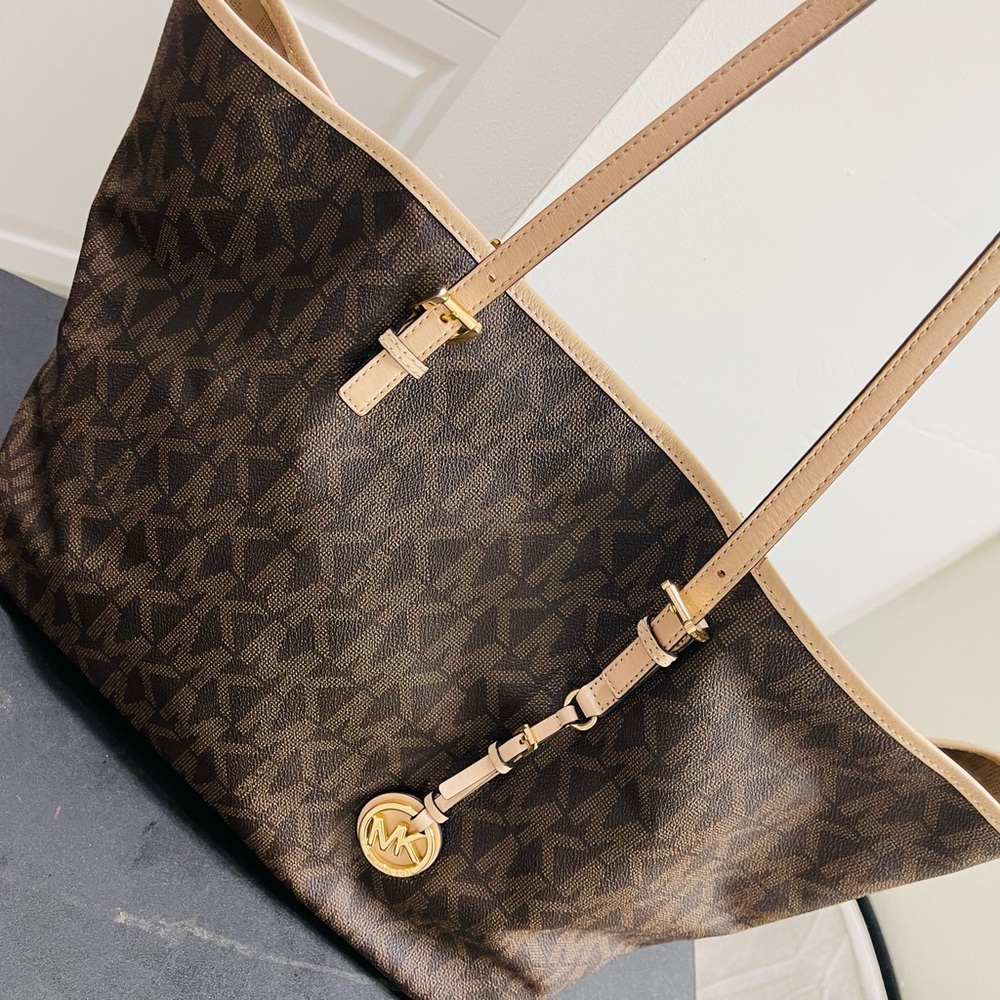 Like new, tote bag with use few times.